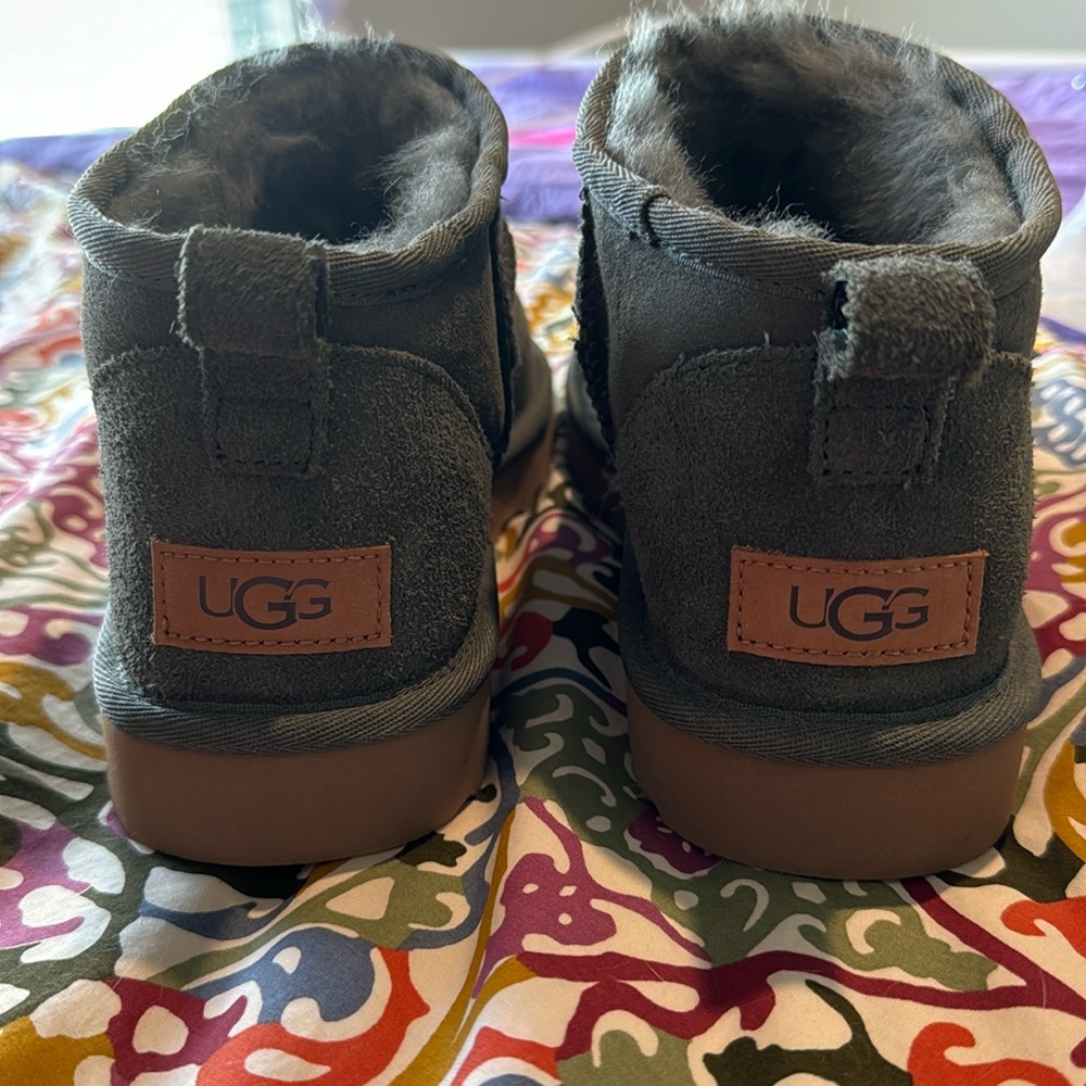 Ugg Size 9 Classic Ultra Mini grey/dark green
